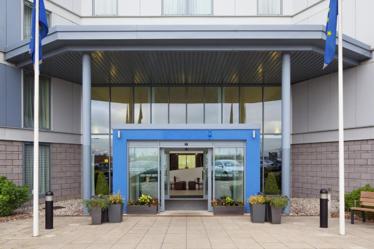 Holiday Inn Express London Stansted Airport, An Ihg Hotel Stansted Mountfitchet Exterior photo